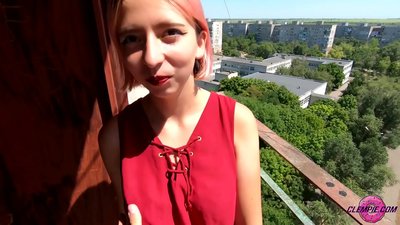 Ọmọ ile-iwe Sensual Mu Ajeji kan ni ita – Cum Lori Oju Rẹ